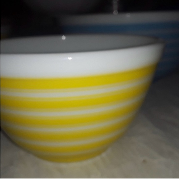 VINTAGE PYREX RAINBOW-STIPE Mixing Bowl Set - Picture 8 of 9